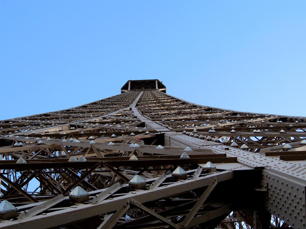 eiffel_sky