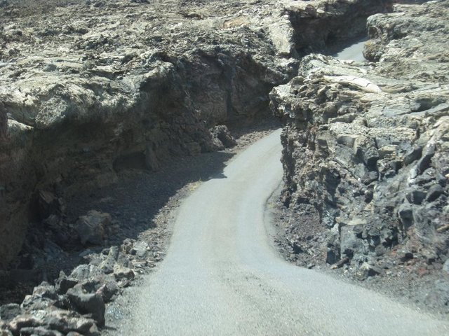 narrow_road