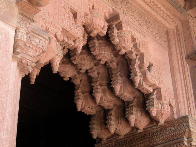 Agra_fort_red_sandstone